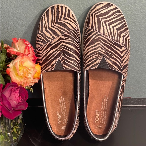 Toms Shoes - TOMS Women's Zebra Print Slip-On Shoes Size 9 W
